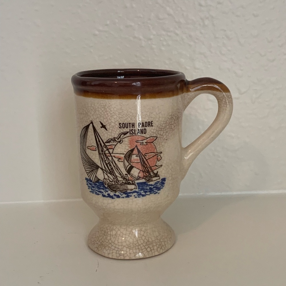 Vintage Textured South Padre Island Tourist Mug 🦩